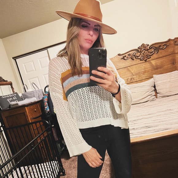 Davi & Dani Sweater - Picture 2 of 4